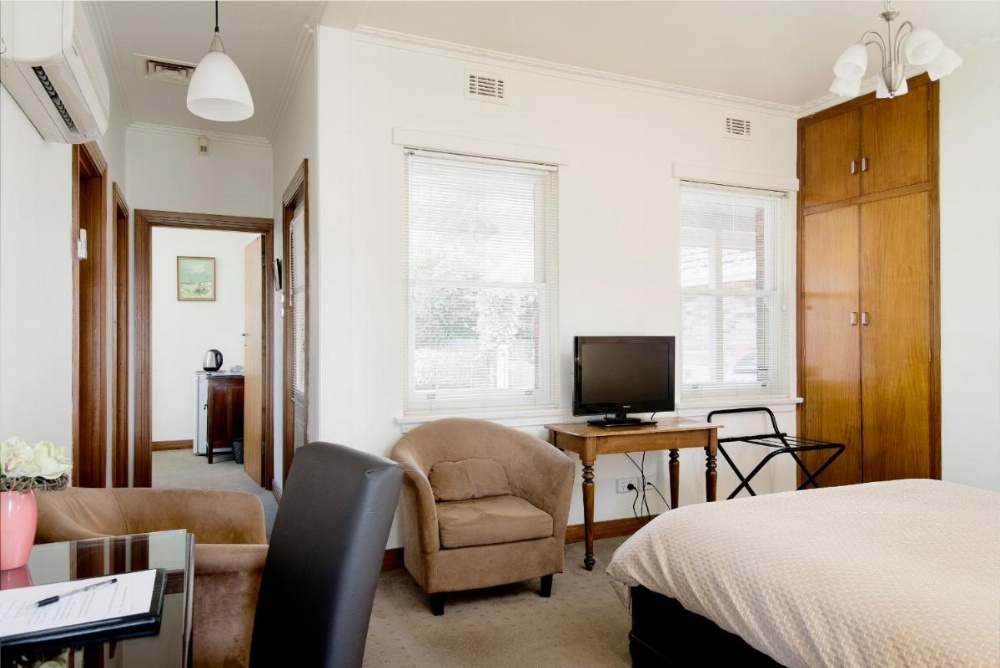 Room image 4